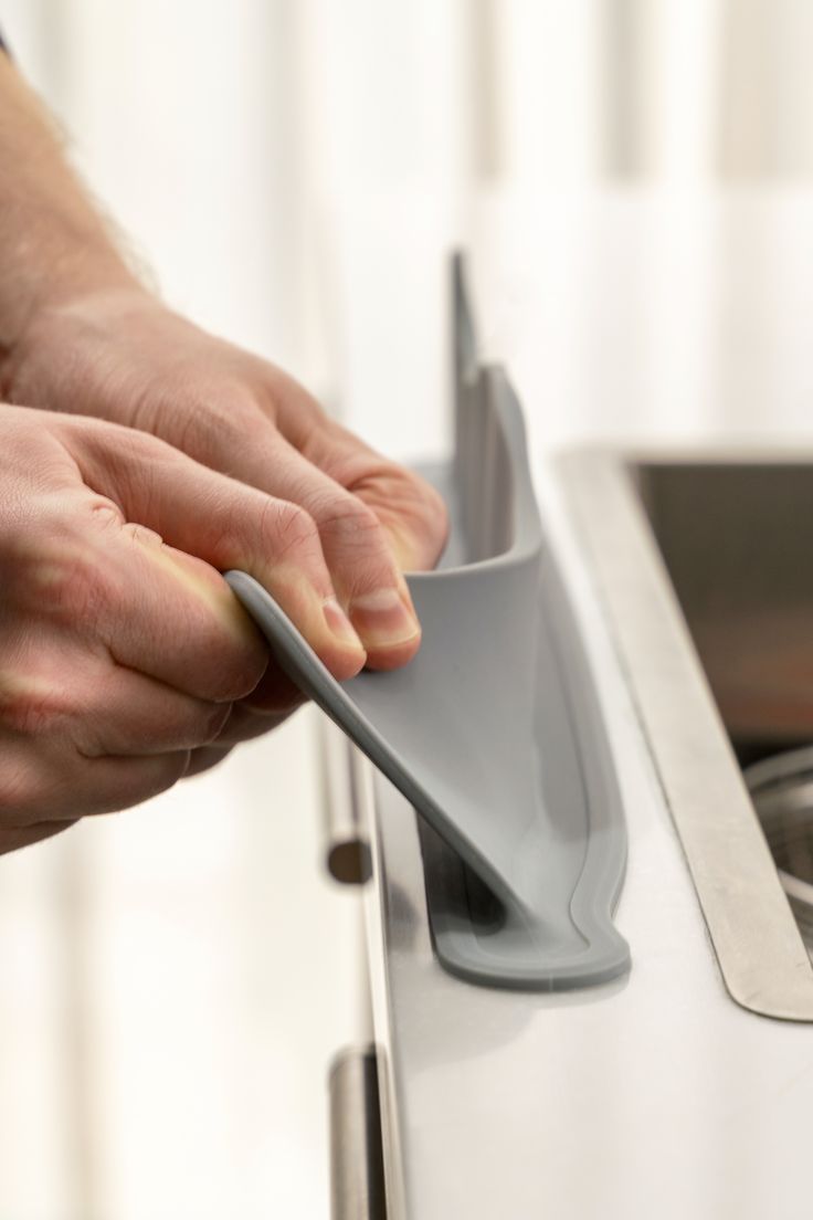 Kitchen Sink Splash Guard Silicone – Anti Water Splash Baffle for Faucet & Sink